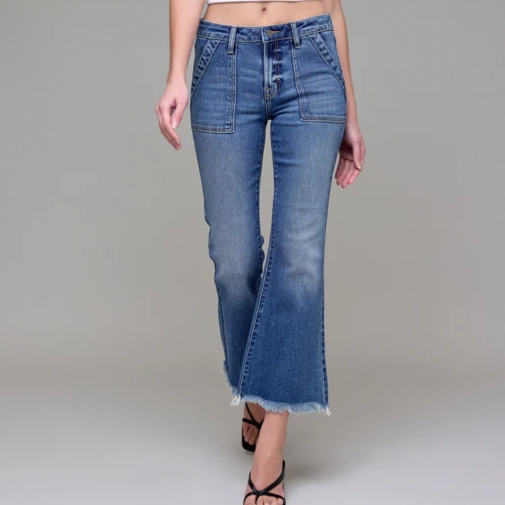 Hidden LA Womens HAPPI Medium Wash Frayed Hem Cargo Crop Flare Size 28